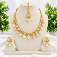 Exclusive Gorgeous Kundan and Pearl Jewelry Set
